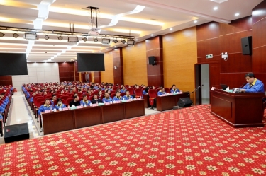 ? 學(xué)習(xí)榜樣，凝聚力量！景興紙業(yè)召開陳良杰同志先進(jìn)事跡報(bào)告會(huì)